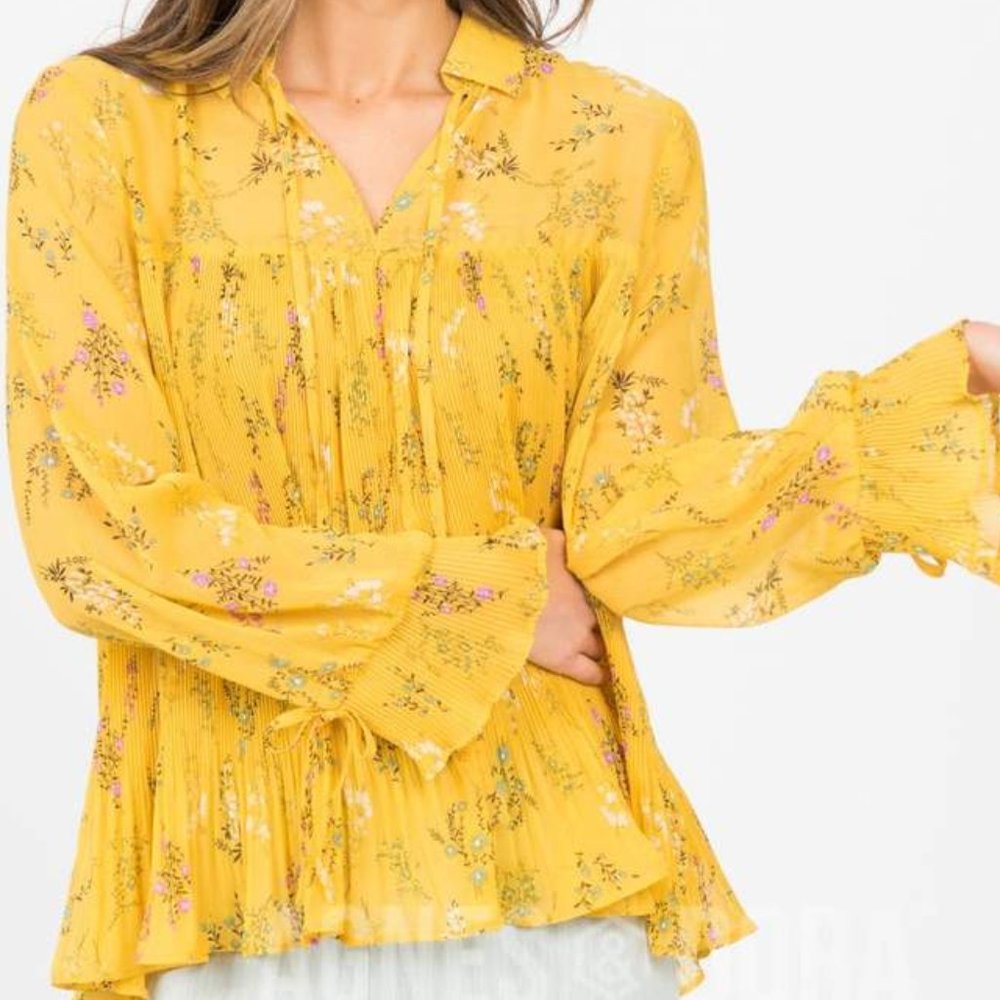 Agnes & Dora Pleated Bell Sleeve Top Golden Blossom Size Medium NWT